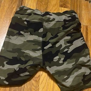 Walmart camo biker shorts S
